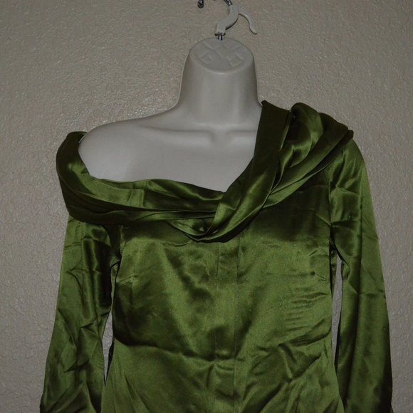 $920 Sz 2 Hellessy Green Calla Off Shoulder Silk Blouse - Picture 3 of 9